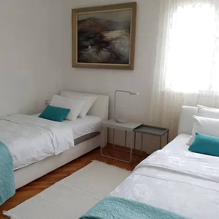 Sunny Paradise, 50 M From Holiday home Podglavica